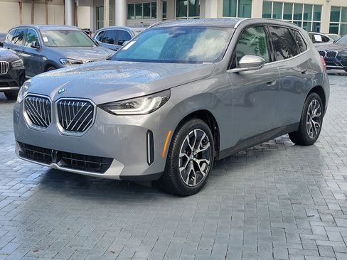 Used 2025 BMW X3 xDrive30i w/ Premium Package image 2