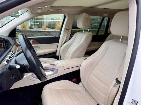 Used 2022 Mercedes-Benz GLS 450 4MATIC image 9