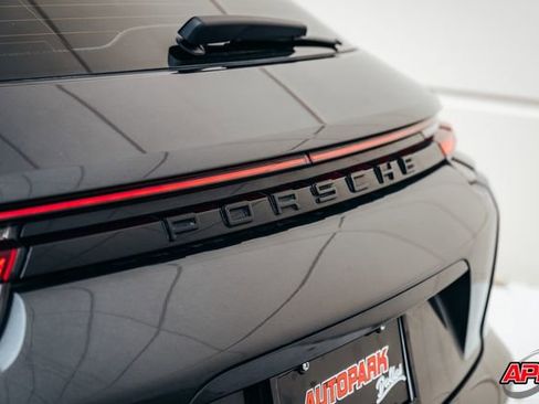 Used 2018 Porsche Panamera 4S image 33