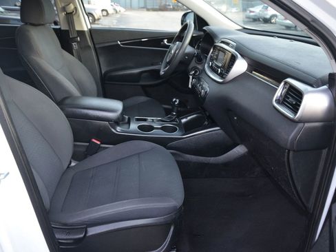 Used 2018 Kia Sorento LX image 10