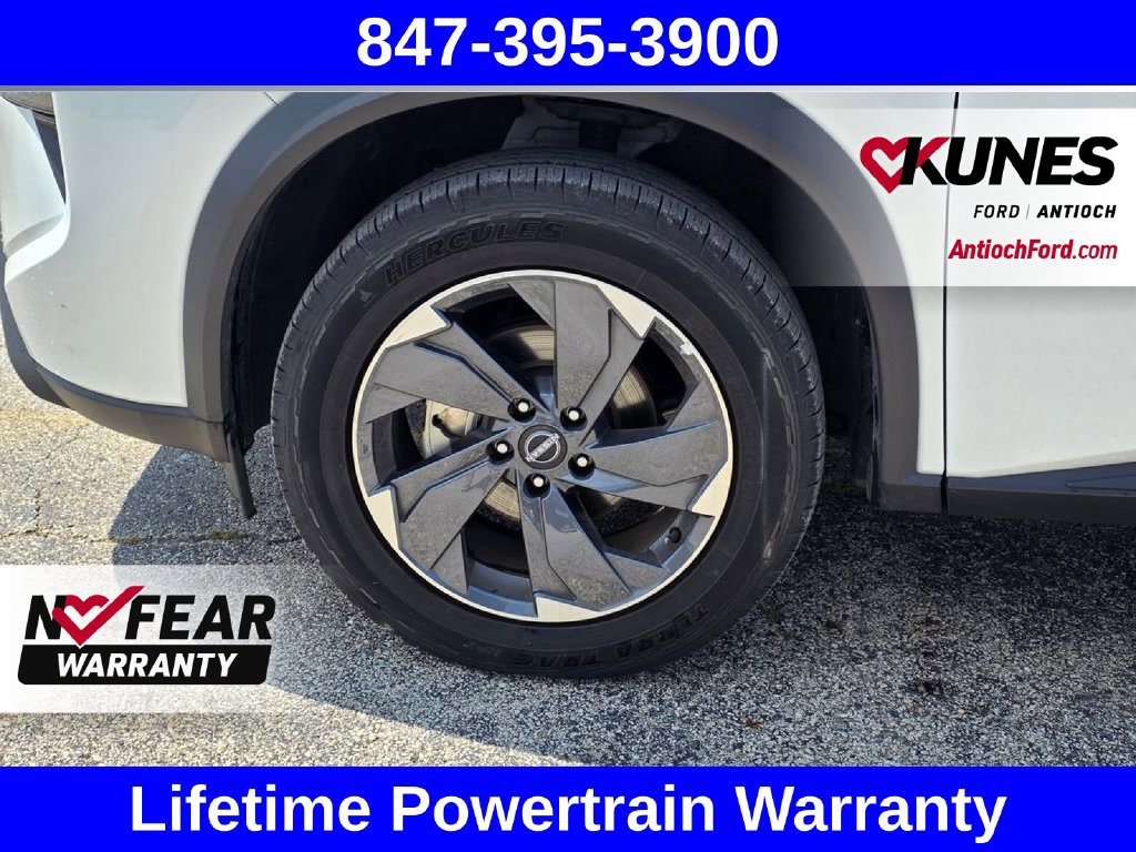 Used 2025 Nissan Rogue SV FWD image 17