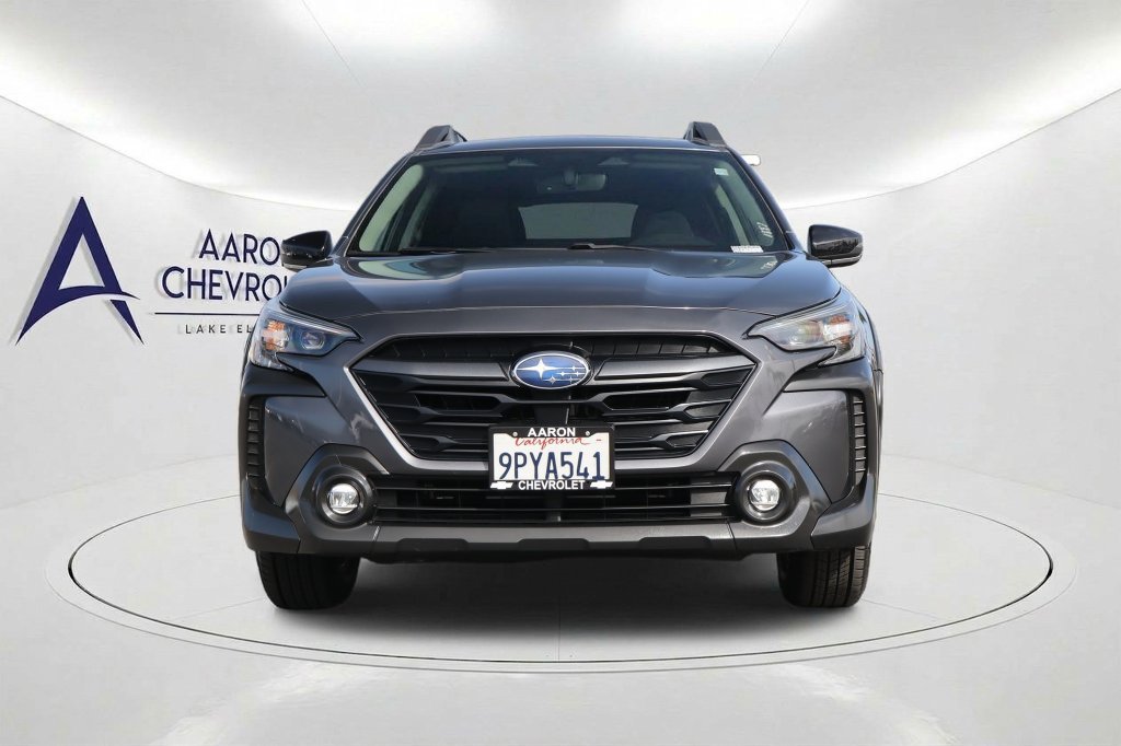 Used 2025 Subaru Outback Premium AWD/4WD image 2