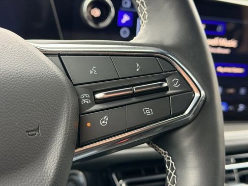 Used 2025 Chevrolet Traverse LT w/ Driver Confidence Package image 11