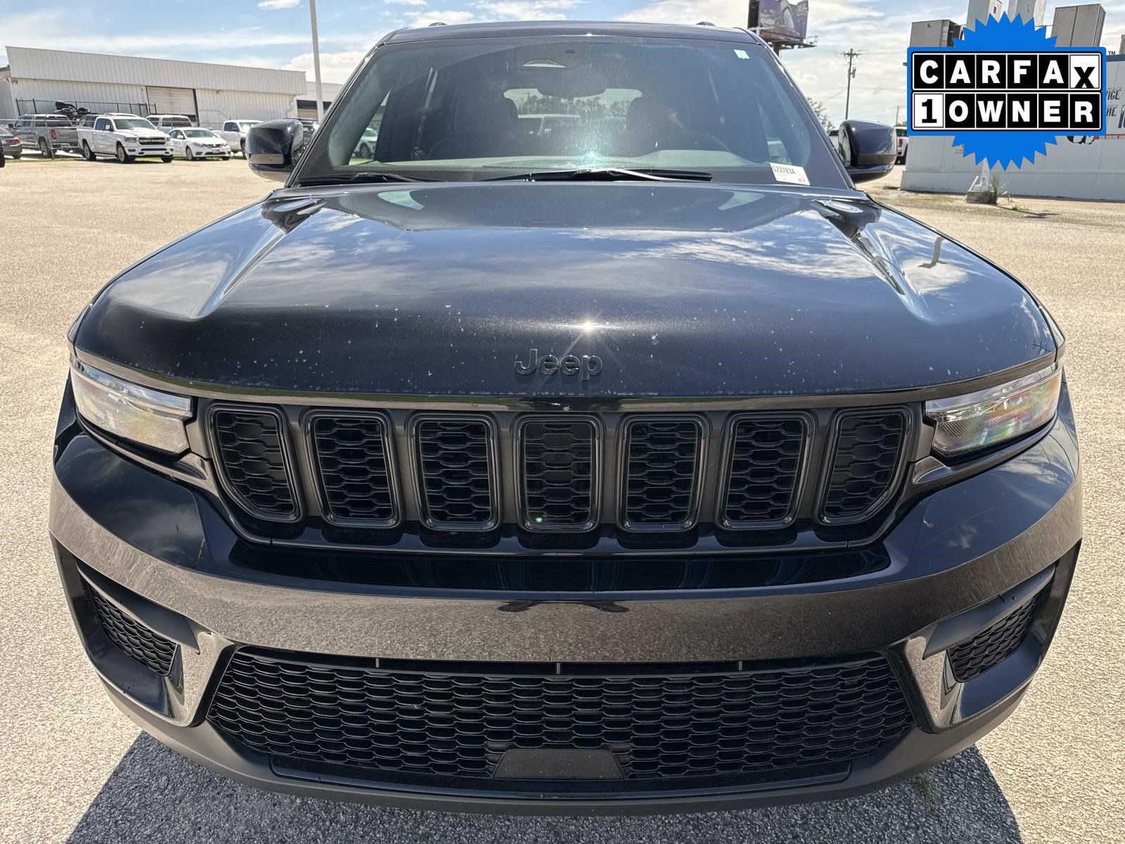 Used 2023 Jeep Grand Cherokee Altitude AWD/4WD image 9