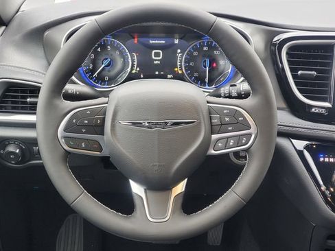 New 2026 Chrysler Pacifica Select image 18