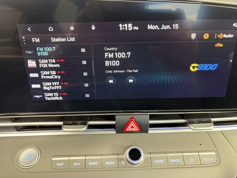 Used 2024 Hyundai Elantra Blue FWD image 21