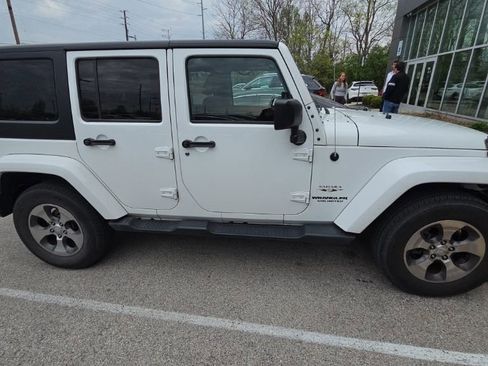 Used 2017 Jeep Wrangler Unlimited Sahara w/ Connectivity Group image 4