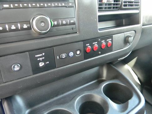 Used 2015 Chevrolet Express 2500 image 18