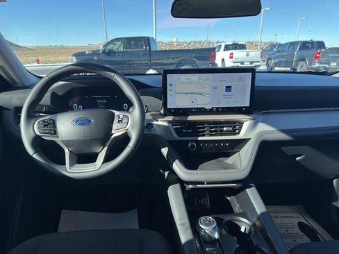 Used 2025 Ford Explorer Active image 15