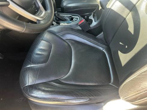 Used 2019 Jeep Cherokee Limited FWD image 27