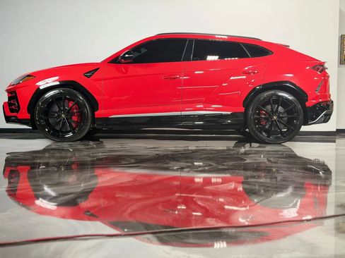 Used 2019 Lamborghini Urus Sport Utility 4D image 2
