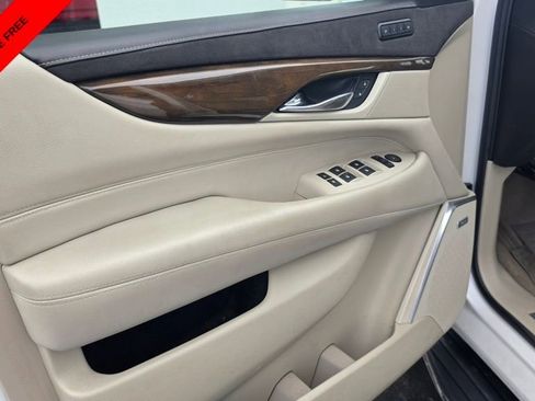 Used 2020 Cadillac Escalade ESV Luxury RWD image 3