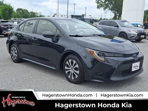 Used 2022 Toyota Corolla LE FWD image 1