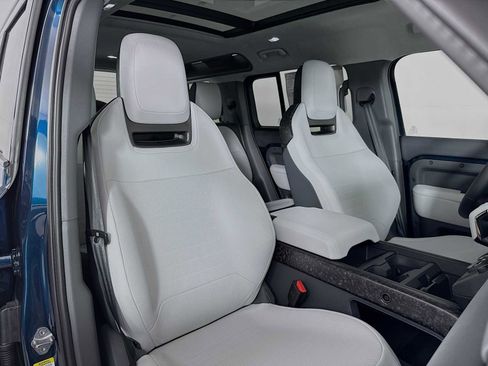 New 2026 Land Rover Defender 110 OCTA AWD/4WD image 32