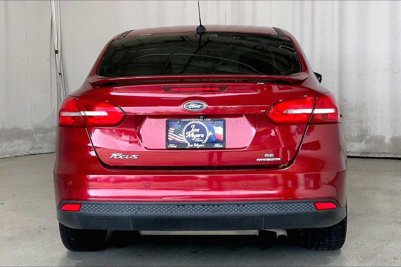 Used 2015 Ford Focus SE w/ Equipment Group 201A FWD image 4
