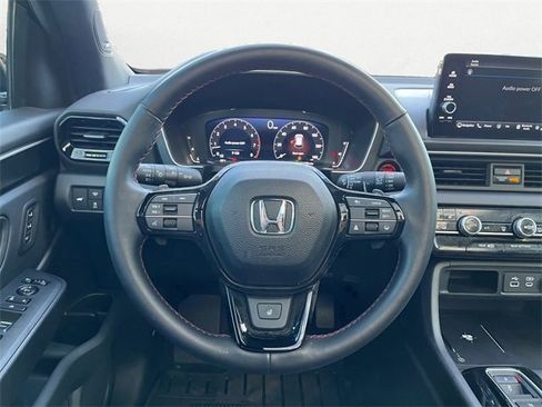 Used 2025 Honda Pilot Black Edition image 13