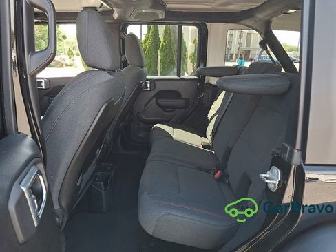 Used 2025 Jeep Wrangler Unlimited Rubicon AWD/4WD image 10
