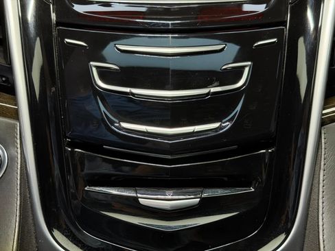 Used 2020 Cadillac Escalade ESV Platinum AWD/4WD image 44