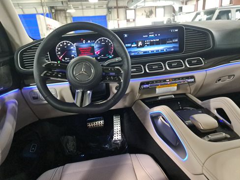 New 2026 Mercedes-Benz GLS 450 4MATIC image 16