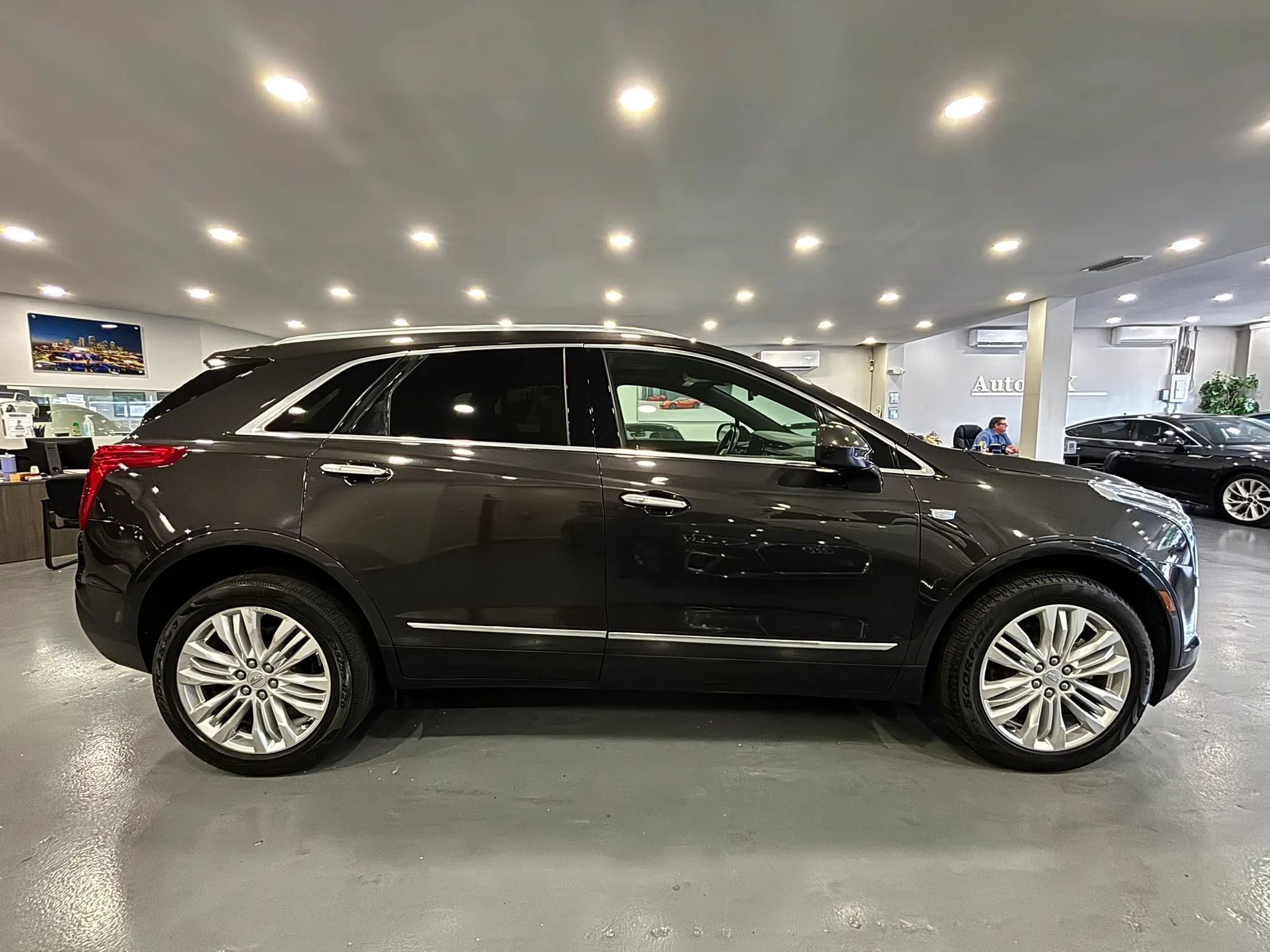 Used 2018 Cadillac XT5 Premium Luxury FWD image 8