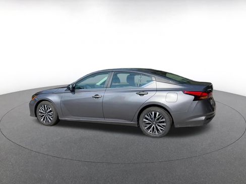 Used 2026 Nissan Altima 2.5 SV FWD image 11