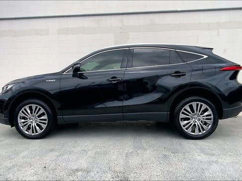 Used 2021 Toyota Venza XLE w/ Softex Package AWD/4WD image 3