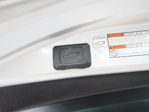 Used 2016 Toyota RAV4 XLE AWD/4WD image 16