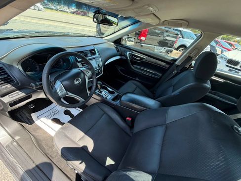 Used 2016 Nissan Altima 2.5 SR w/ LED Appearance Package FWD image 10