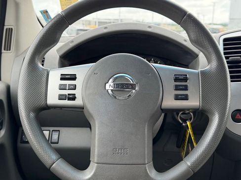 Used 2013 Nissan Frontier SV w/ SV Value Truck Pkg RWD image 17