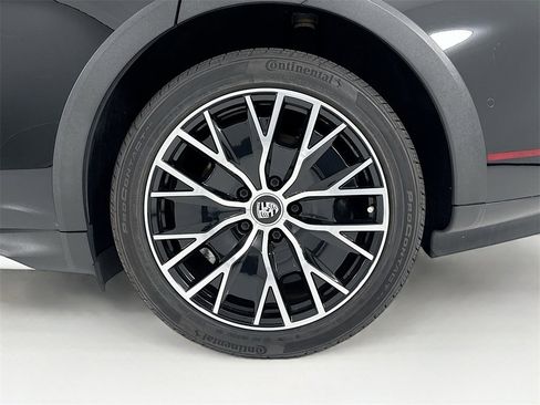 Used 2022 Porsche Taycan 4 Cross Turismo image 32