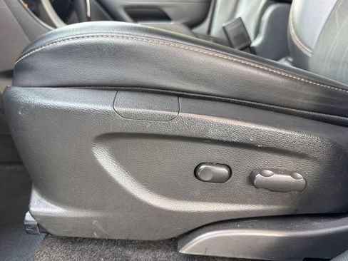 Used 2018 Chevrolet Trax LT w/ LT Convenience Package image 19