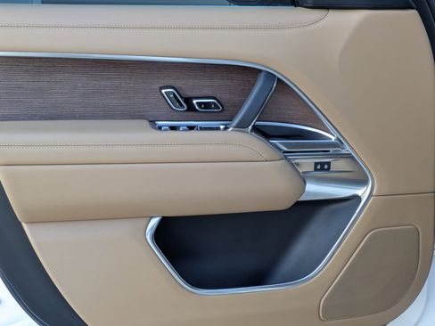 Certified 2023 Land Rover Range Rover SE image 12