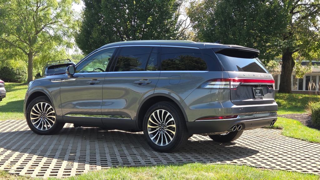 Used 2023 Lincoln Aviator AWD w/ Premium Package image 8