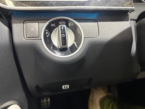 Used 2014 Mercedes-Benz E 350 4MATIC Sedan image 28