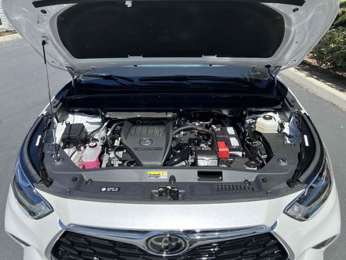 Used 2023 Toyota Highlander Platinum image 26