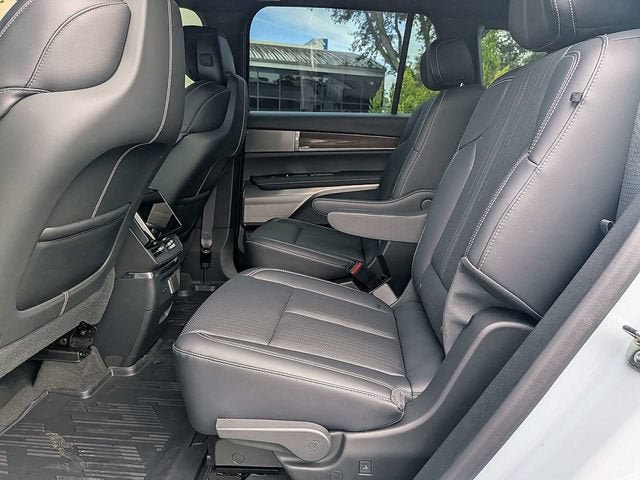 New 2027 Cadillac Vistiq Premium Luxury AWD/4WD image 14