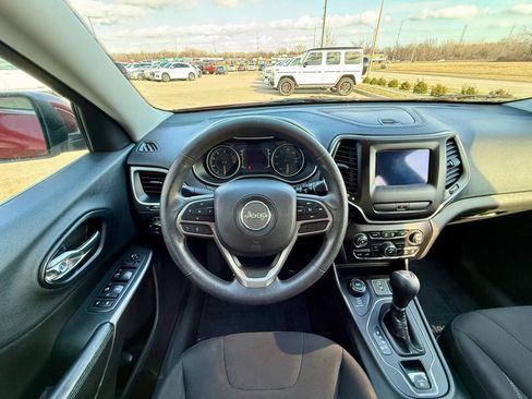 Used 2019 Jeep Cherokee Latitude w/ Popular Appearance Group AWD/4WD image 15