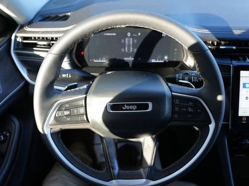 Used 2024 Jeep Grand Cherokee Limited w/ Luxury Tech Group II image 28