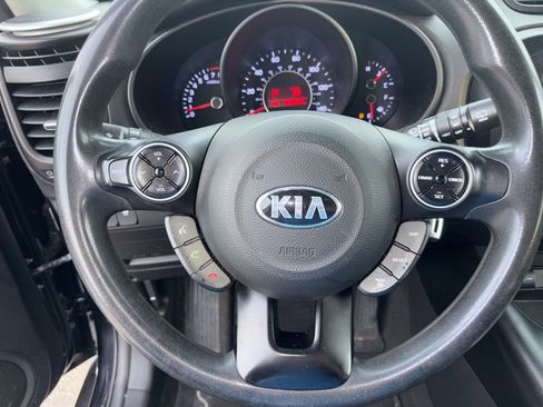 Used 2016 Kia Soul + image 13