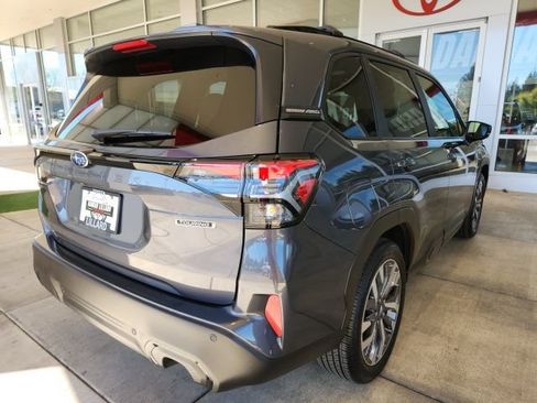 Used 2025 Subaru Forester Touring AWD/4WD image 11