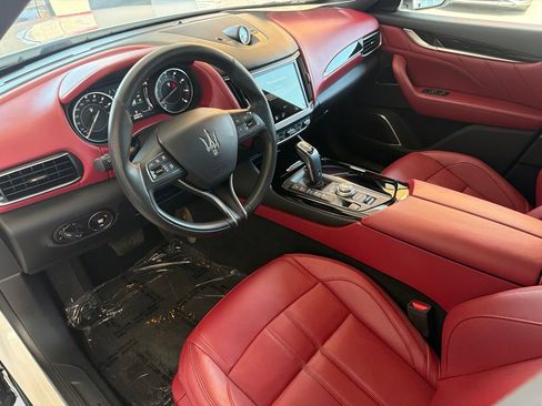 Certified 2023 Maserati Levante GT AWD/4WD image 12