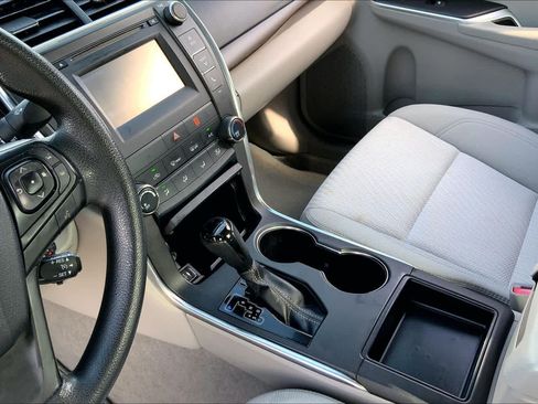 Used 2016 Toyota Camry LE FWD image 16