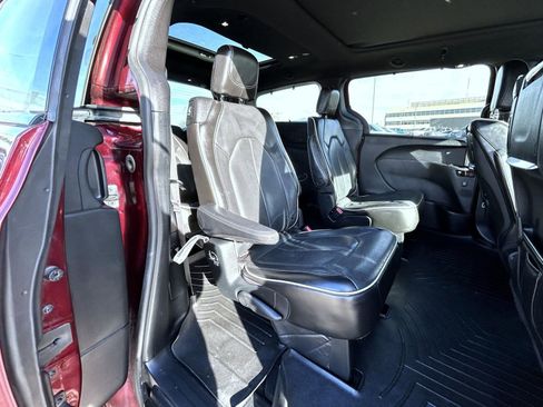 Used 2020 Chrysler Pacifica Limited w/ Advanced Safetytec Group image 17