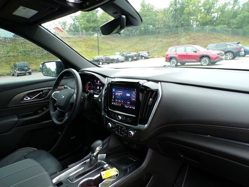 Used 2023 Chevrolet Traverse Premier w/ Redline Edition AWD/4WD image 12