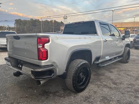 Used 2021 Chevrolet Silverado 3500 LTZ w/ LTZ Plus Package image 6