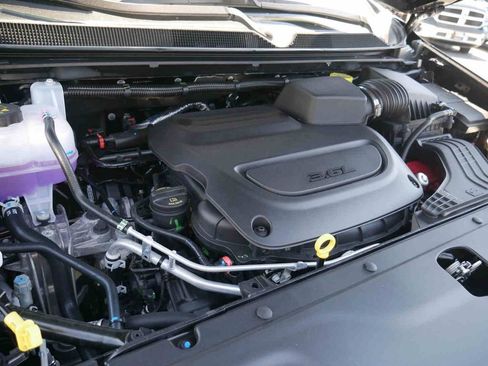 New 2026 Chrysler Pacifica Select AWD/4WD image 12