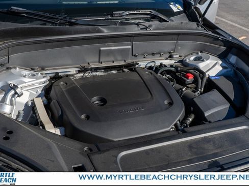 Used 2023 Volvo XC90 B6 Plus image 32