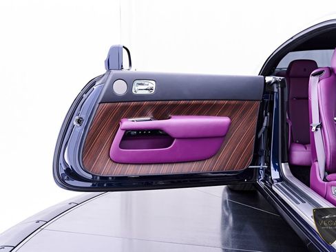 Used 2017 Rolls-Royce Wraith RWD image 34
