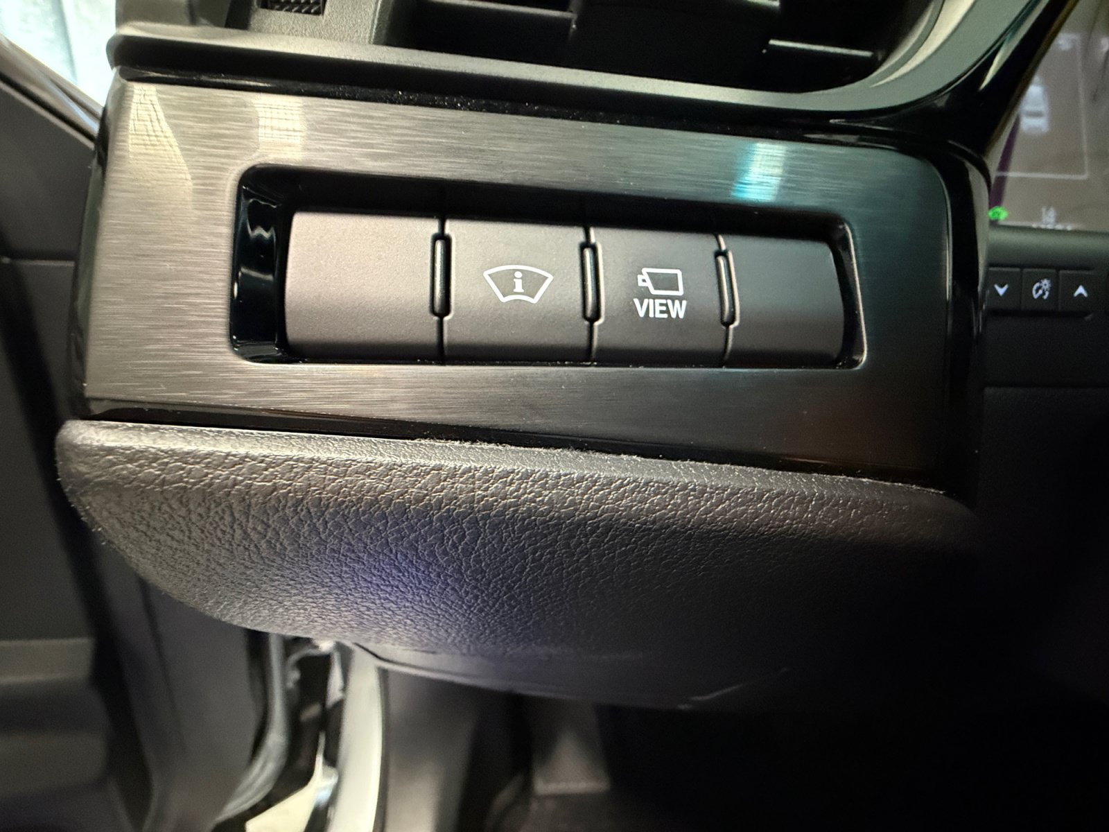 Used 2022 Lexus ES 300h w/ Accessory Package FWD image 14