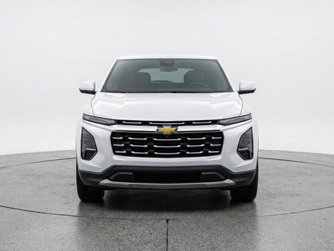 Used 2025 Chevrolet Equinox LT FWD image 2